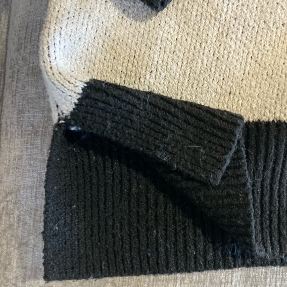 Black and White Checkered Sweater size M - Picture 4 of 4